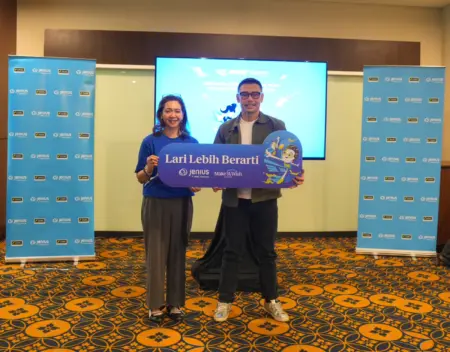 Kanan - Kiri) Retail Banking Digital Platform & Innovation Head SMBC Indonesia, Febri Rusli bersama Chief Marketing Communication Make-A-Wish Indonesia Miranti Hadisusilo