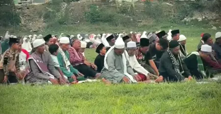 Kemarau Melanda, Warga Ciburuy Bersatu dalam Shalat Istisqa Kemarau Melanda, Warga Ciburuy Bersatu dalam Shalat Istisqa