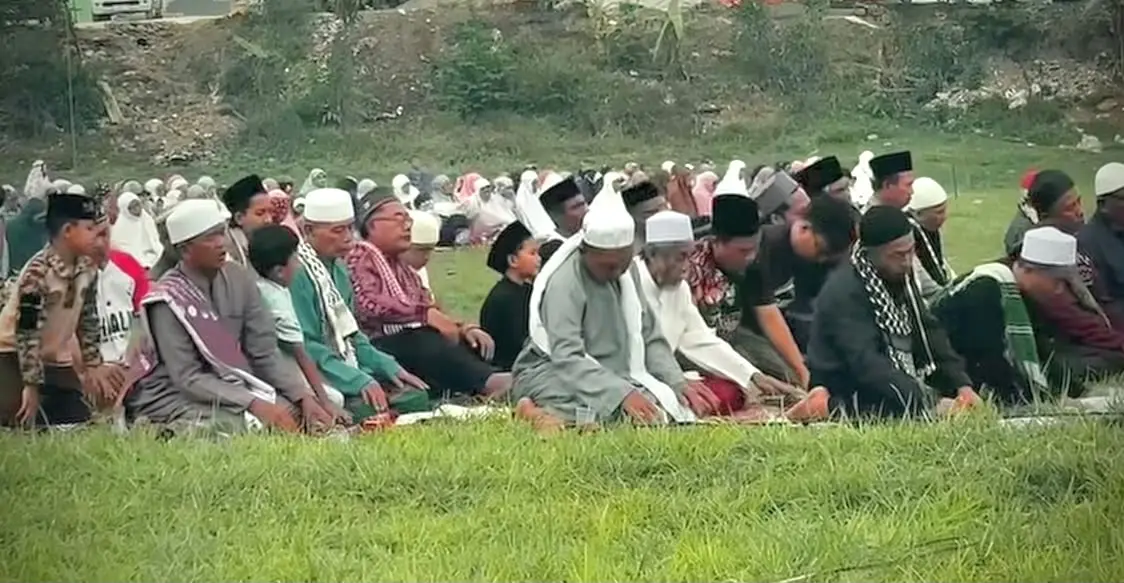 Kemarau Melanda, Warga Ciburuy Bersatu dalam Shalat Istisqa