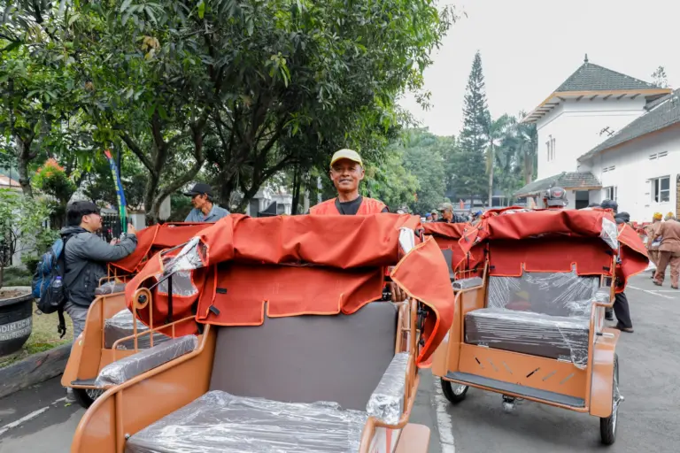 Becak Listrik Sudah Datang, Kesiapan Pemkot Bandung Justru Dipertanyakan Becak Listrik Sudah Datang, Kesiapan Pemkot Bandung Justru Dipertanyakan