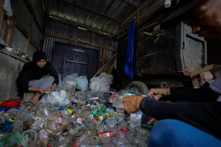 HJKB 216: Bandung Masih Bergulat dengan Sampah