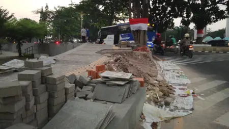 Viral karena Terlalu Tinggi,Trotoar Gasibu Kini Dibongkar Kondisi Trotoar setelah di bongkar karena terlalu tinggi Rabu, 2/9/2026 (Sarah/Koran Mandala)