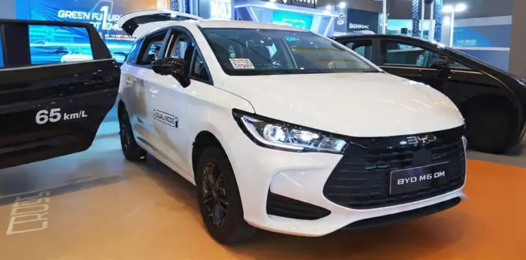 BYD menghadirkan sejumlah kendaraan energi baru dalam ajang GIIAS Bandung 2026 (Sarah/Koran Mandala)