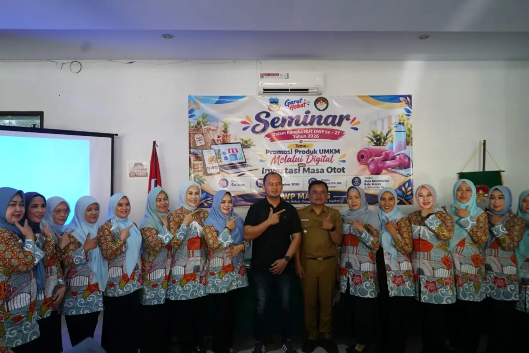 Peserta mengikuti seminar DWP Kabupaten Garut tentang promosi UMKM melalui digitalisasi dan pentingnya investasi massa otot di Sekretariat DWP Garut, Selasa (15/9/2026).
