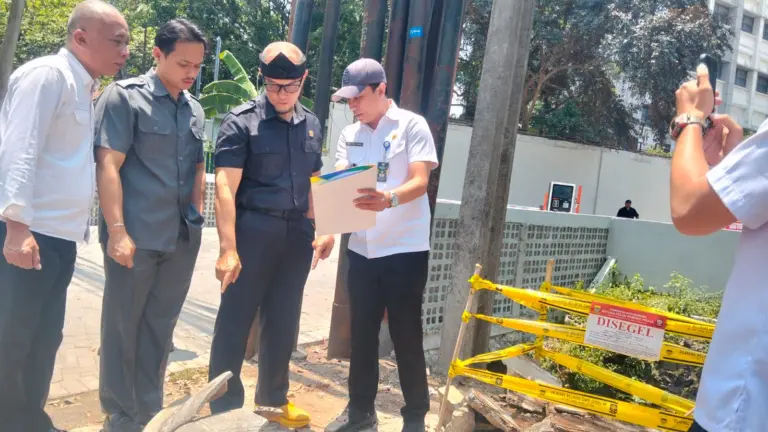 Demi Bisnis Padel, Dua Pohon Ditebang? Edwin Senjaya: Jangan Sampai Aturan Jadi Pajangan Pimpinan DPRD Kota Bandung Edwin Senjaya