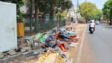 Bangli di Jalan Dakota Dibongkar, Warga Sebut Lebih Rapi Bangli di JL Dakota Kota Bandung dibongkar (Sarah/Koran Mandala)