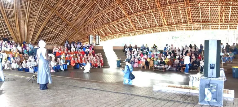 KBA SMPN 1 Garut Peringati Milad ke-2 Tanpa Ketua dan Pengurus Keluarga Besar Alumni (KBA) SMPN 1 Garut memperingati milad ke-2 di Situ Bagendit, Garut, Sabtu (19/9/2026)