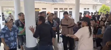 Musyawarah Pembangunan Rumah Ibadah di Cikopo Berakhir Ricuh Musyawarah pembangunan rumah ibadah di Cikopo, Purwakarta, berlangsung panas. (Rachma/Koran Mandala)