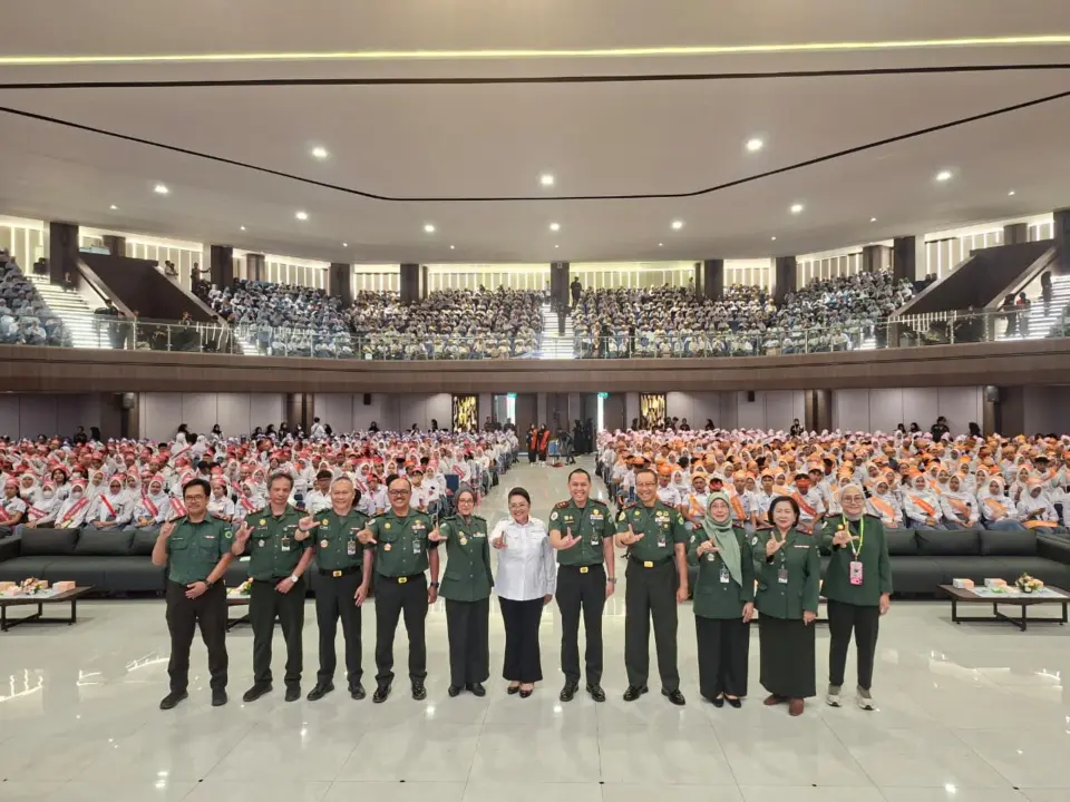 Mahasiswa baru Unjani mengikuti kegiatan Green Orientation bertajuk Green Campus Sadar Lingkungan bersama Bakti Lingkungan Djarum Foundation di Auditorium Unjani, Senin (21/9/2026).