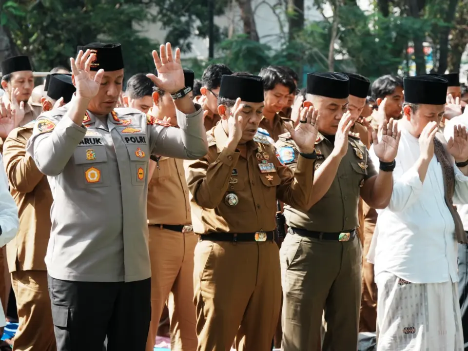 Pemerintah Cimahi bersama elemen Masyarakat sedang melakukan Shalat Istisqa (bagus/koranmandala)