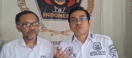 Potensi Kayu Capai Rp1 Miliar, Perhutani Pastikan Hutan Cigangsa Tak Ditebang Administrator Perhutani KPH Purwakarta, Avid Rollick Septiana memastikan hutan sekitar Situ Cigangsa tidak akan ditebang. (Rachma/Koran Mandala)