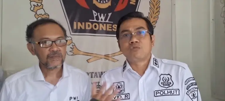 Potensi Kayu Capai Rp1 Miliar, Perhutani Pastikan Hutan Cigangsa Tak Ditebang Administrator Perhutani KPH Purwakarta, Avid Rollick Septiana memastikan hutan sekitar Situ Cigangsa tidak akan ditebang. (Rachma/Koran Mandala)