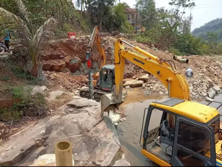Aktivitas di Jembatan Rawa bogo Rancasenggang pada (24/9/2026). (bagus/koranmandala)