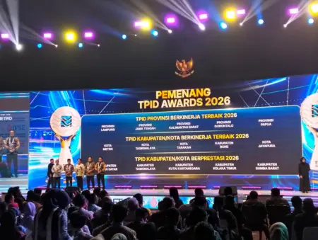 Pengendalian Inflasi, Tasikmalaya Kembali Raih TPID Awards Wali Kota Tasikmalaya Viman Alfarizi Ramadhan menerima TPID Awards 2026 sebagai TPID berkinerja terbaik kawasan Jawa-Bali.