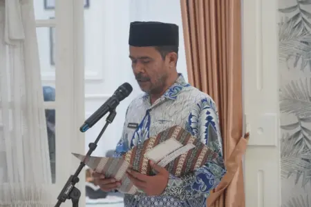 DPMD Garut Lantik Dua Kepala Desa Antarwaktu Kepala Bidang Pemerintahan Desa DPMD Kabupaten Garut, Idad Badrudin.
