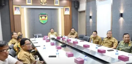 500 Ribu Genteng Plered Dipersiapkan untuk BSPS Sebanyak 500 ribu genteng produksi UMKM Plered, Purwakarta, dipersiapkan untuk memenuhi kebutuhan program BSPS atau bedah rumah.(Istimewa)