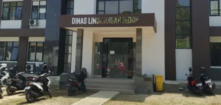 Sungai Cibayawak Menghitam, DLH Purwakarta Ambil Sampel Dinas Lingkungan Hidup Purwakarta (Rachma/Koran Mandala)