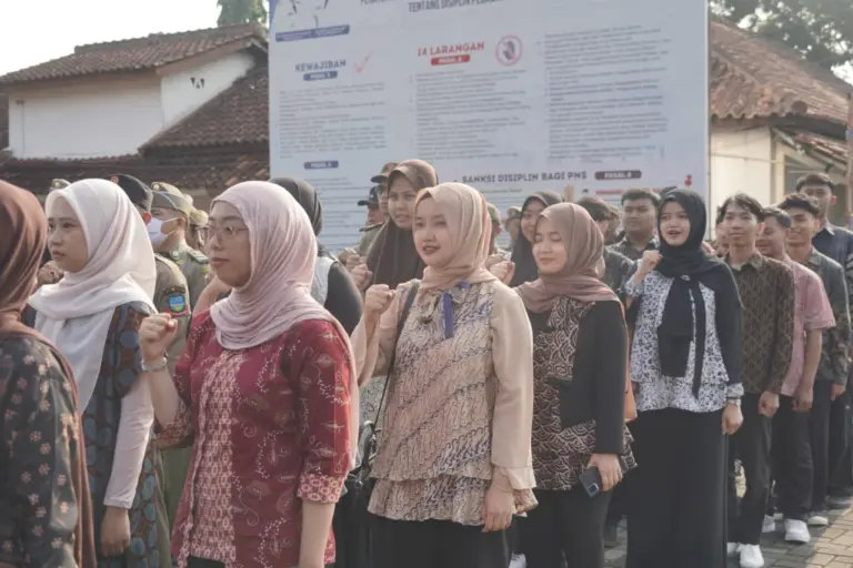 Bupati Garut Lepas 28 PMI Penerima Beasiswa Jepang Pemkab Garut melepas 28 PMI penerima beasiswa Jepang untuk studi dan bekerja, (Istimewa)