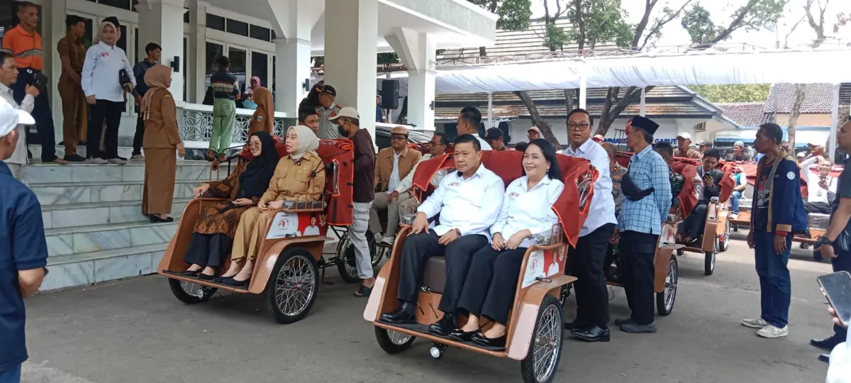 260 becak listrik gratis disalurkan di Garut. Penarik becak lansia diprioritaskan, lengkap dengan layanan perbaikan dan suku cadang gratis. (Istimewa)