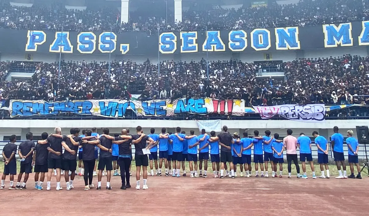 Ribuan Bobotoh padati Stadion GBLA Beri suntikan Semangat Jelang Laga Persib vs Persija