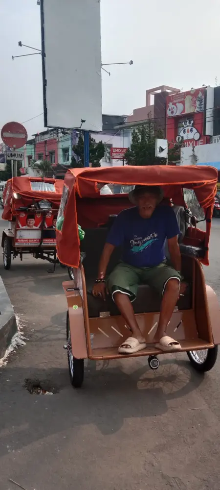 Becak Listrik Ringankan Beban, tapi Pendapatan Pengayuh di Garut Belum Ikut Terangkat