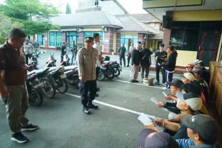 Satgas Pemberantasan Premanisme Polda Jabar Tertibkan Puluhan Orang di Tasikmalaya, 27 Jukir Liar Diamankan Satgas Pemberantasan Premanisme Polda Jabar Tertibkan Puluhan Orang di Tasikmalaya, 27 Jukir Liar Diamankan