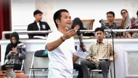 Om Zein Ingatkan Mahasiswa Purwakarta: Kuliah Prioritas, Kritik Pemerintah Tetap Jalan