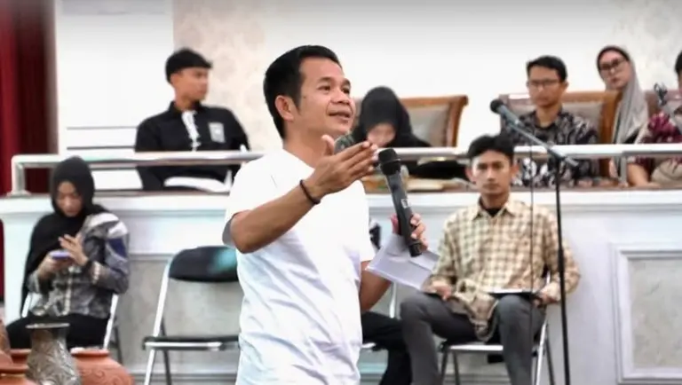 Om Zein Ingatkan Mahasiswa Purwakarta: Kuliah Prioritas, Kritik Pemerintah Tetap Jalan