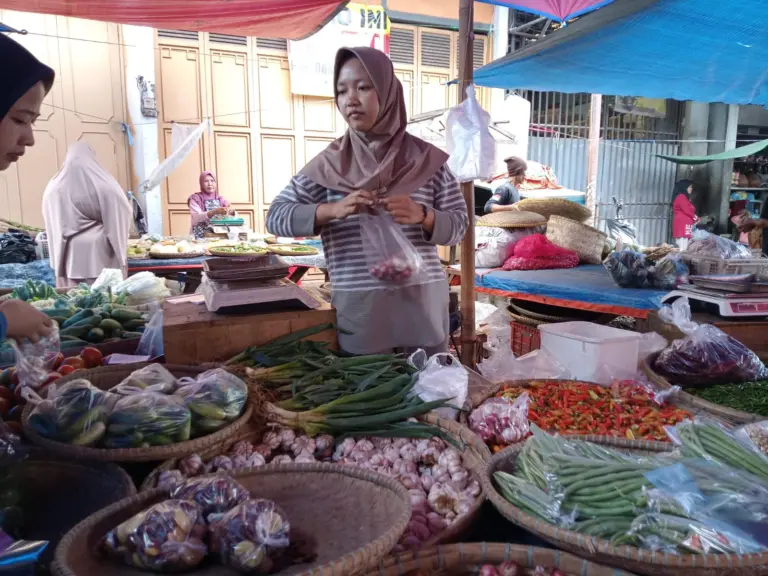 Daya Beli di Pasar Ciawitali Garut Turun Lebih dari 20 Persen, Disperindag Soroti Pergeseran Belanja Online Daya Beli di Pasar Ciawitali Garut Turun Lebih dari 20 Persen, Disperindag Soroti Pergeseran Belanja Online