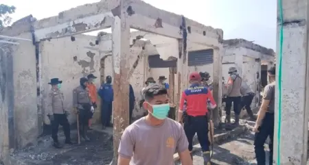 Puing Kebakaran Pasar Andir Bayongbong Dibersihkan, Pemulihan Aktivitas Pedagang Jadi Tantangan