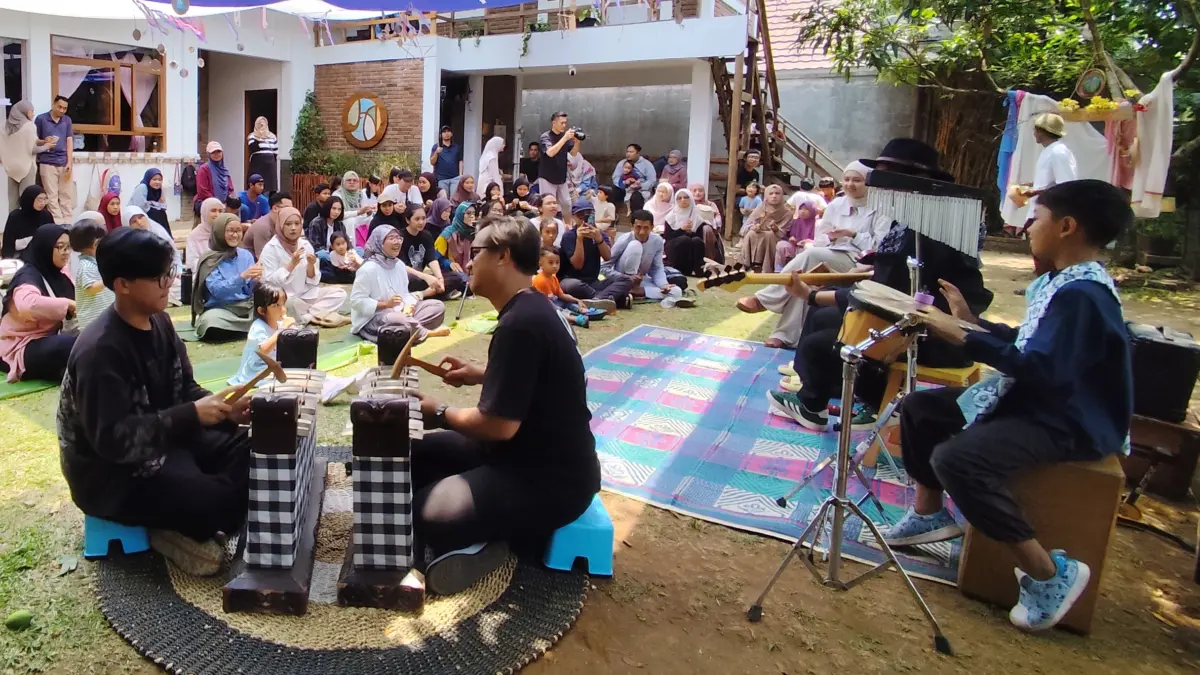 Jagad Music Waldorf - Music Performance Bersama Airik Tatooz Saratus Persen