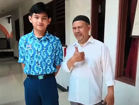 Jepretan Perajin Jepara Mengantar Yudha ke Panggung UNESCO Yudha Pramudya, pelajar SMPN 2 Cimahi, meraih juara pertama fotografi UNESCO Youth Eyes on the Silk Roads 2026 lewat potret perajin Jepara.