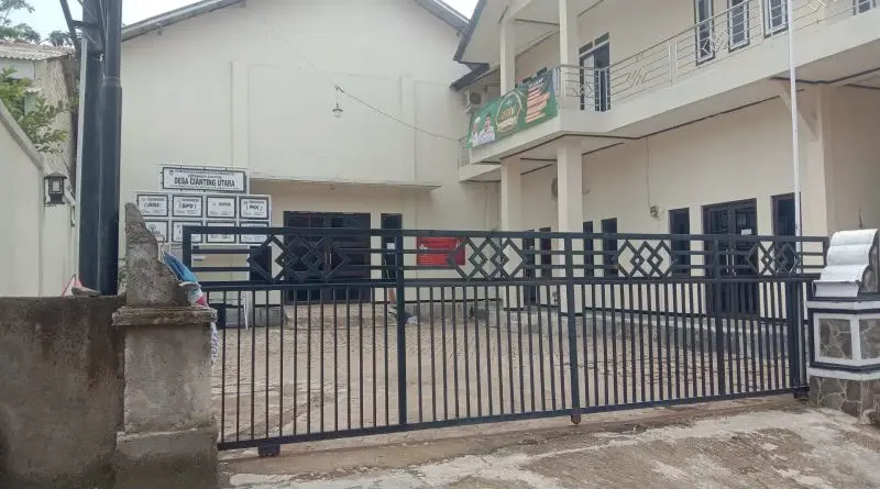Kades Cianting Utara Imam Tabroni tersandung kasus hukum, namun pelayanan masyarakat tetap berjalan melalui sekdes dan perangkat desa lainnya. (Rachma/Koran Mandala)