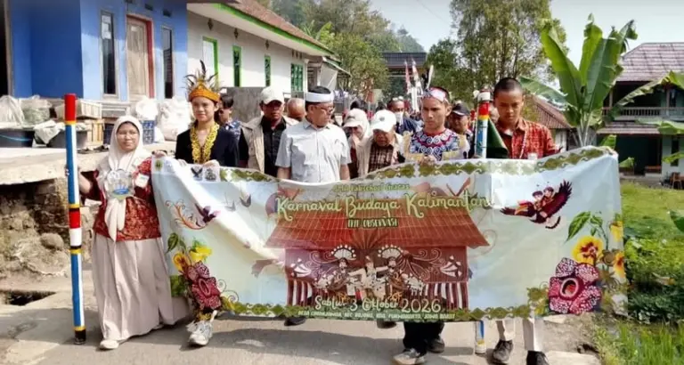 Siswa Labschool Ciracas Jalani Pembelajaran Langsung di Cihanjawar Siswa SMA Labschool Ciracas Jakarta Timur mengikuti pembelajaran langsung di Desa Cihanjawar, Purwakarta, melalui kegiatan Trip Observasi bersama warga. (Istimewa)