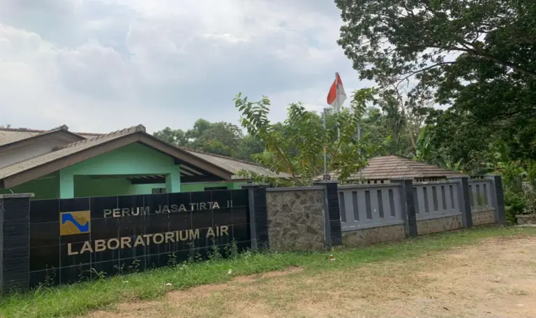 Proyek NOC PJT II senilai Rp11,6 miliar di Purwakarta diduga belum mengantongi PBG dan disorot terkait kepatuhan perizinan pembangunan. (Rachma/Koran Mandala)
