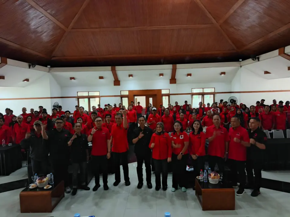 DPC PDI Perjuangan Kota Bandung menggelar pendidikan politik untuk memperkuat ideologi, soliditas, dan kapasitas pengurus ranting dalam mengadvokasi persoalan masyarakat.