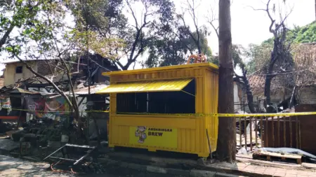 Kebakaran melanda dua bangunan berupa rumah dan warung di Jalan Galunggung, Kecamatan Lengkong, Kota Bandung (Sarah/Koran Mandala)