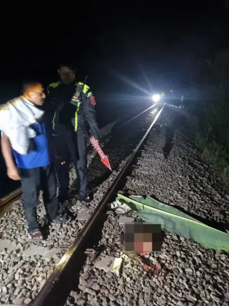 Pejalan Kaki Tewas Tertemper KA Turangga di Kadungora Garut Pejalan Kaki Tewas Tertemper KA Turangga di Kadungora Garut