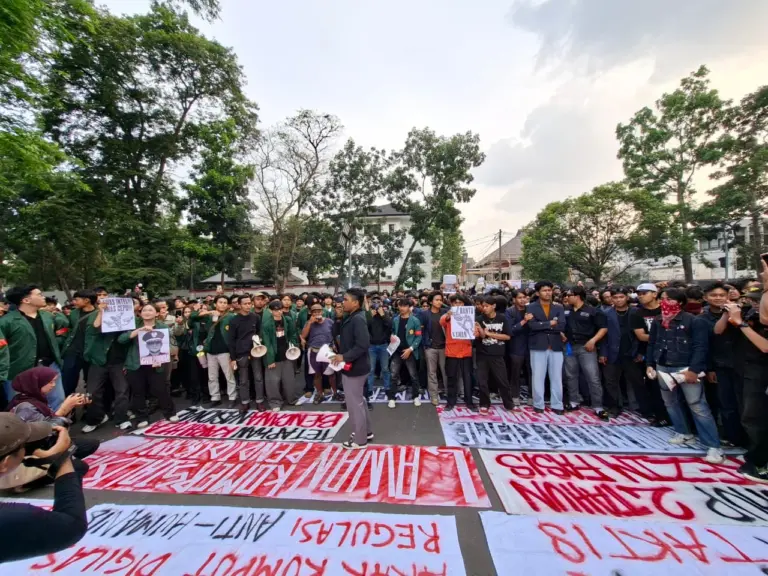 Mahasiswa Unpas Beri Rapor Merah Dua Tahun Kepemimpinan Prabowo-Gibran Demo Mahasiswa di Dprd Jabar