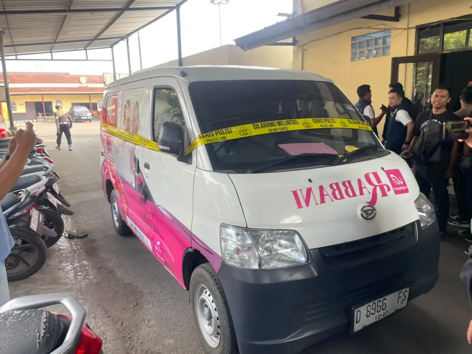 Mobil Operasional Rabbani Sebagai Barang Bukti Kasus Pemerasan dan Pengrusakan. (bagus/koranmandala)