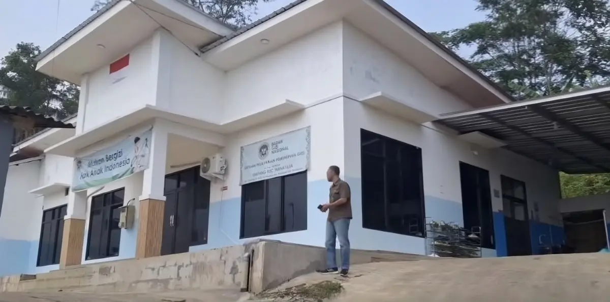 Bangunan BLKK senilai Rp2 miliar di Purwakarta kini menjadi dapur MBG. Status administrasi dan perizinan perubahan fungsi bangunan tersebut masih dipertanyakan.