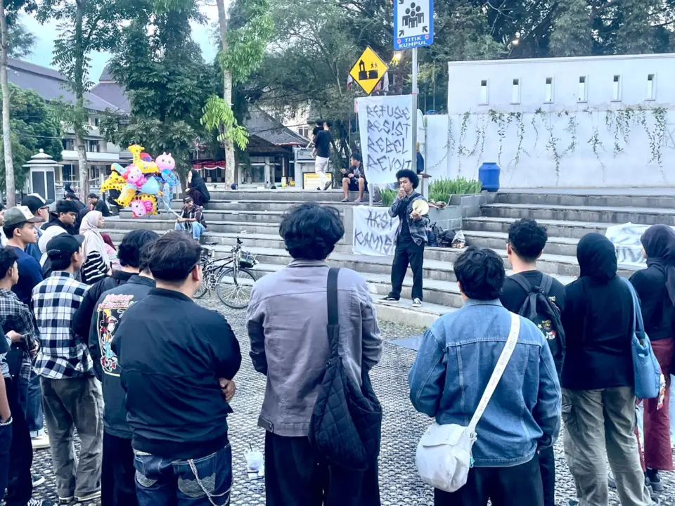 Aksi Kamisan Cimahi Kedua di Alun-Alun Cimahi, pada Kamis (22/10/2026). (bagus/koranmandala)