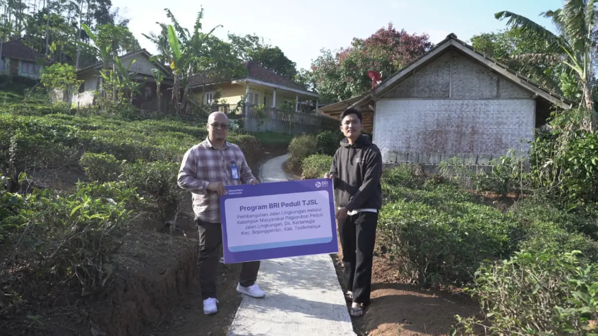 BRI melalui program BRI Peduli Tanggung Jawab Sosial dan Lingkungan (TJSL) mendukung peningkatan infrastruktur jalan permukiman di Kabupaten Tasikmalaya.