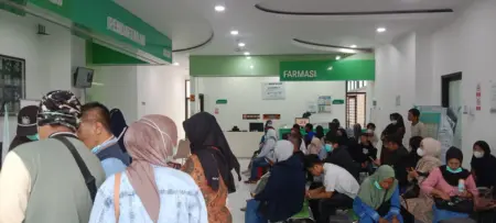 Garut Perluas Fasilitas Kesehatan, Ketersediaan Lahan Disorot Pemkab Garut dan Kemenkes merencanakan pengembangan Klinik Rotinsulu menjadi rumah sakit serta pembangunan CMU RSUD Slamet pada 2027 untuk meningkatkan layanan kesehatan.