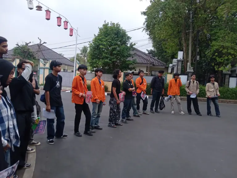 Mahasiswa Purwakarta Soroti Pengangguran dan Akses Pendidikan Mahasiswa dari tujuh perguruan tinggi di Purwakarta menyoroti pengangguran, dan akses pendidikan. (Rachma/Koran Mandala)