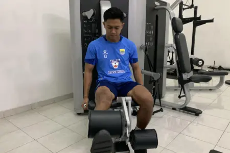 Enam Bulan Melawan Cedera, Febri Belum Menyerah Pemain Persib Bandung Febri Haryadi