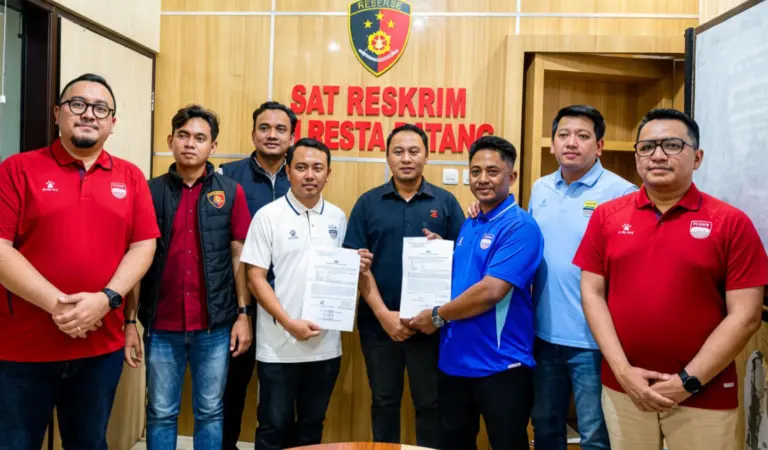 Persib Desak Kasus Kekerasan di Rest Area KM 360 Diusut Tuntas Persib Desak Kasus Kekerasan di Rest Area KM 360 Diusut Tuntas, Polisi Minta Suporter Tak Terprovokasi