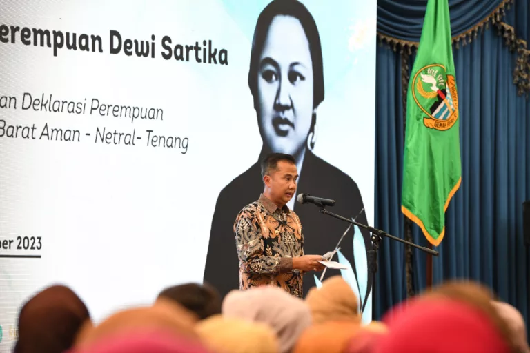 Bey Machmudin Kukuhkan Forum Komunikasi Persatuan Perempuan Dewi Sartika di Gedung Sate