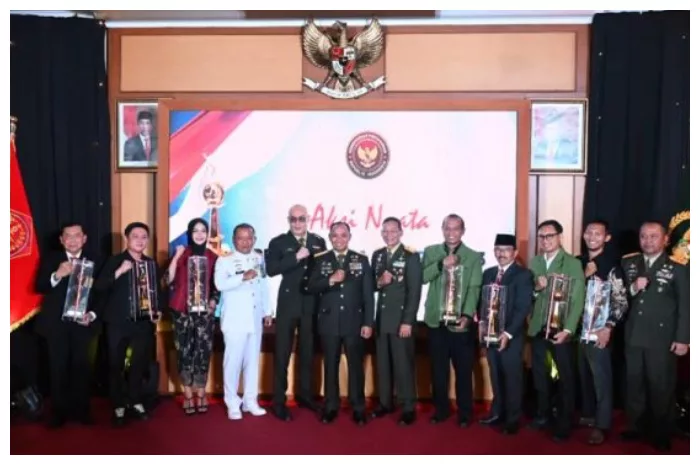237 Kabupaten Kota 25 Provinsi Menerima Anugerah Parahita Ekapraya
