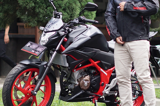 Review Spesifikasi Moge Honda CB150X SE Cocok untuk Touring, Cek Skema Cicilan per Bulan di Sini!